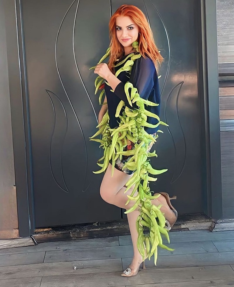 Kıvılcım Kalay’dan Tiyatro Sahnesine Demet Akalın Modeli