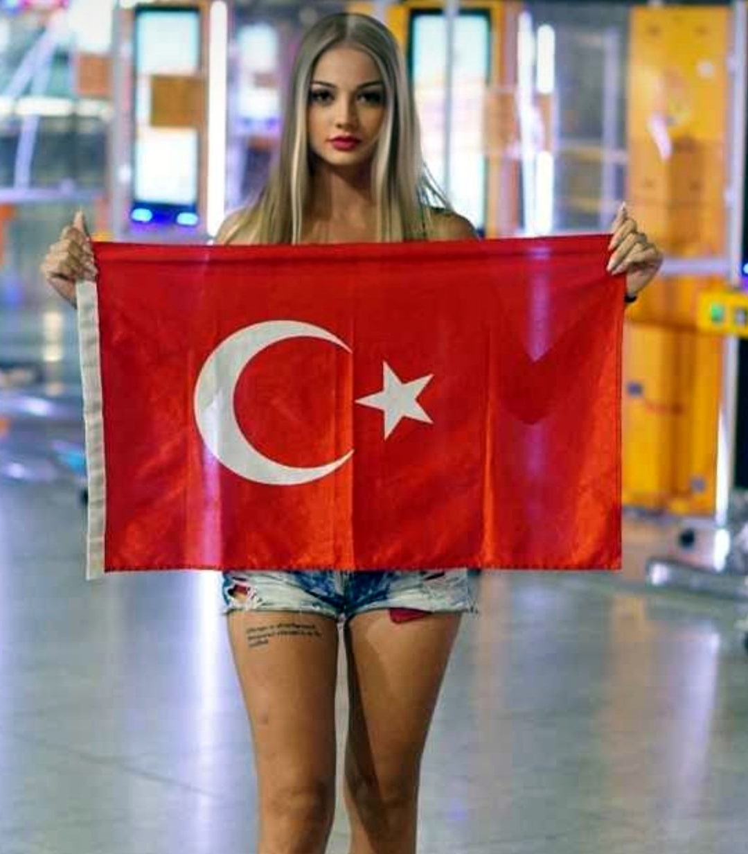 Genç Model Nevide Çiçek Moskova’da!