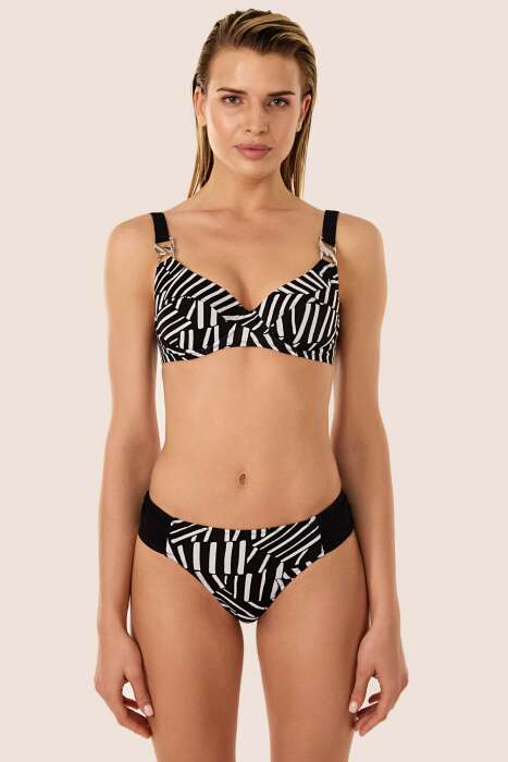 Toparlayıcı Bikini Modelleri ile Plajda Kusursuz Görünüm