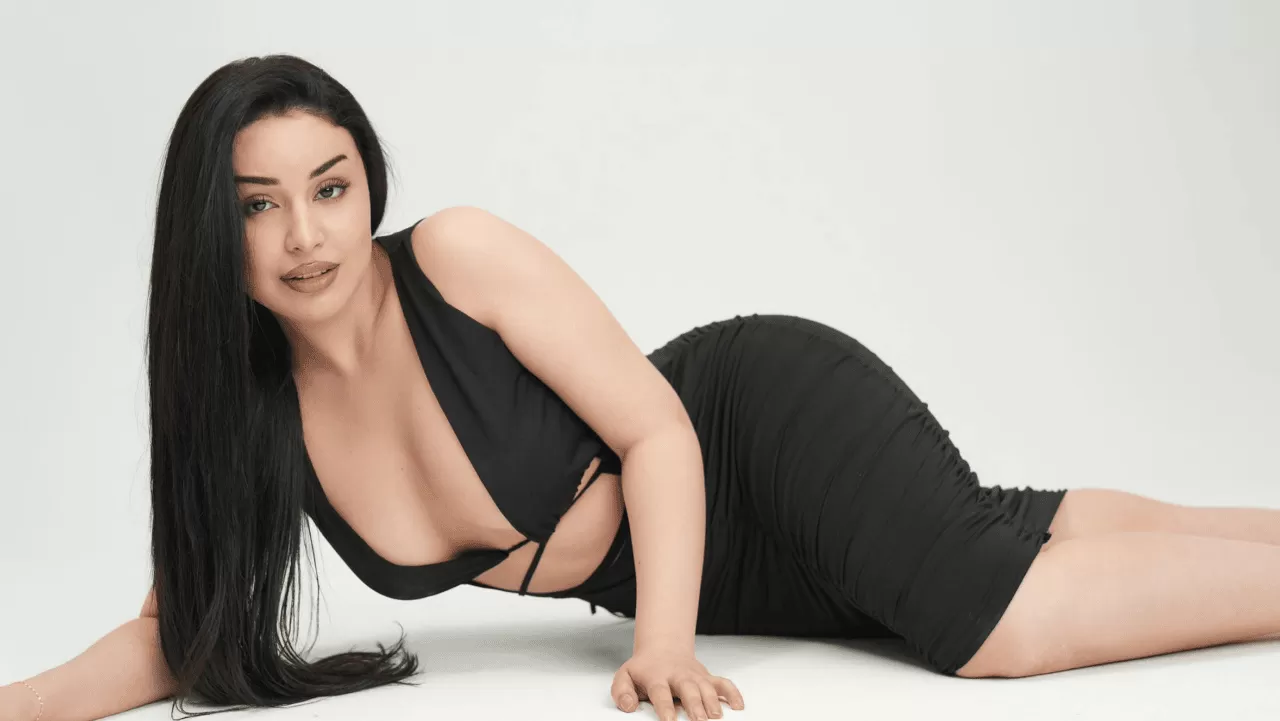 Nur Faraj Sahneye Çıkmaya Hazırlanıyor! Tiyatro İçin Kolları Sıvadı